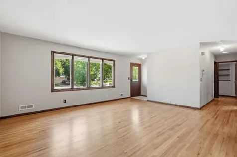 916 Whitney Drive Apple Valley MN 55124