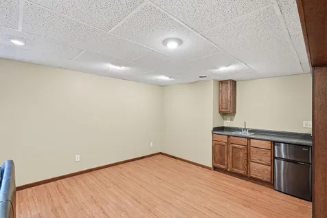 916 Whitney Drive Apple Valley MN 55124