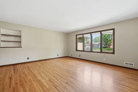 916 Whitney Drive Apple Valley MN 55124