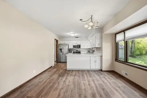 916 Whitney Drive Apple Valley MN 55124