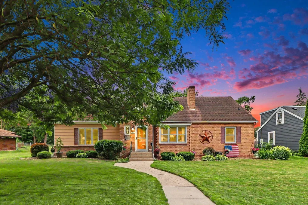 506 Elm Avenue SE Montgomery MN 56069
