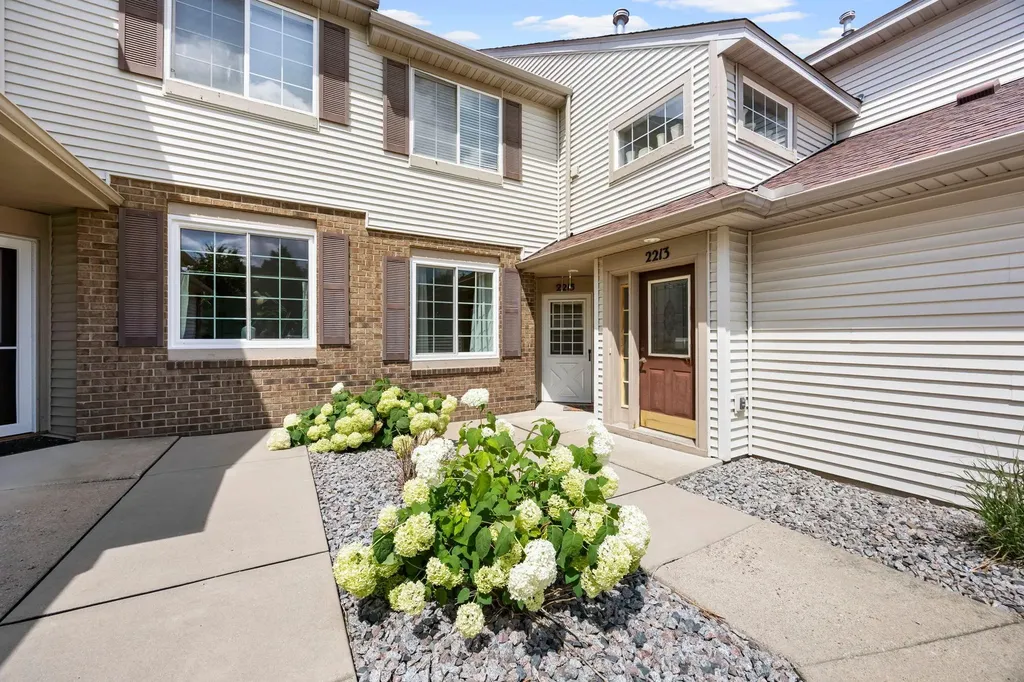 2215 White Water Way Eagan MN 55122