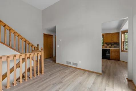 1009 Gramsey Place Burnsville MN 55306