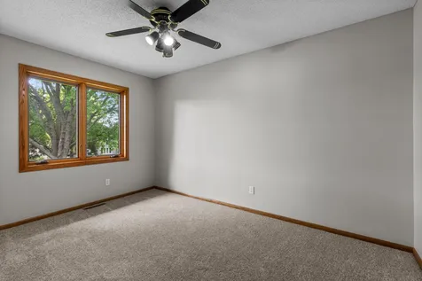 1009 Gramsey Place Burnsville MN 55306
