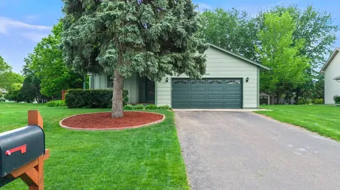 1009 Gramsey Place Burnsville MN 55306