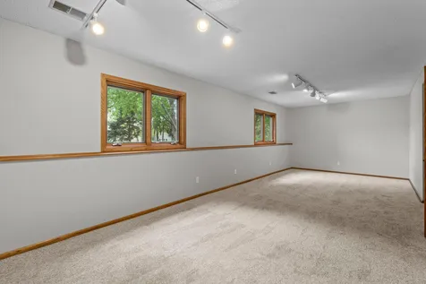 1009 Gramsey Place Burnsville MN 55306