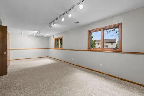 1009 Gramsey Place Burnsville MN 55306