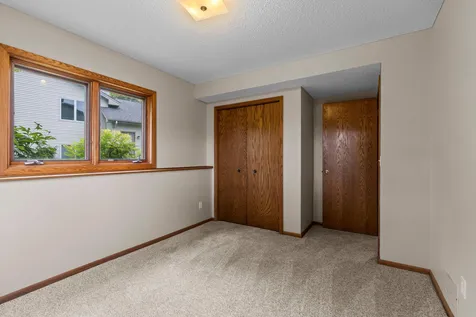 1009 Gramsey Place Burnsville MN 55306