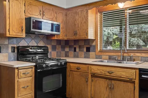 1009 Gramsey Place Burnsville MN 55306