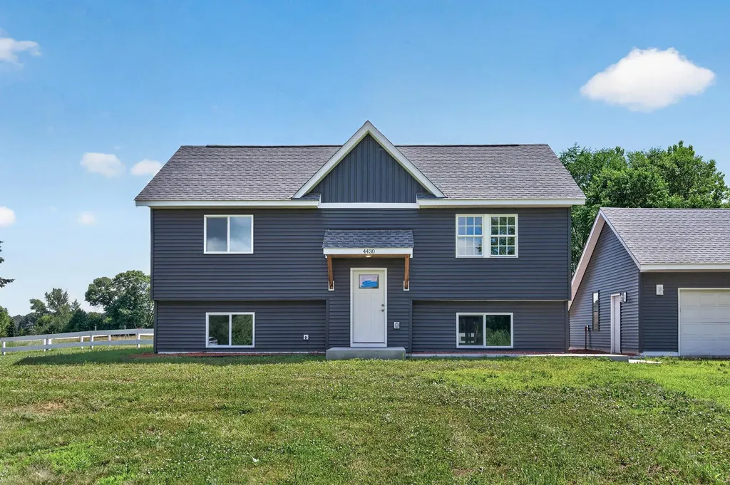 4430 214th Avenue NW Oak Grove MN 55303