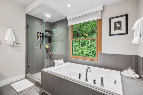 747 Kenwood Parkway Minneapolis MN 55403