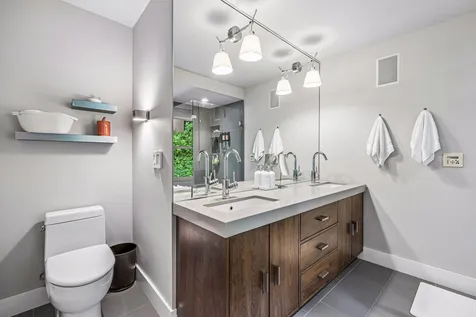 747 Kenwood Parkway Minneapolis MN 55403