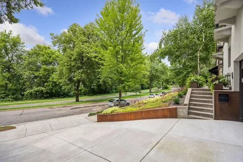 747 Kenwood Parkway Minneapolis MN 55403