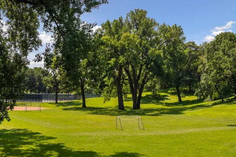 747 Kenwood Parkway Minneapolis MN 55403