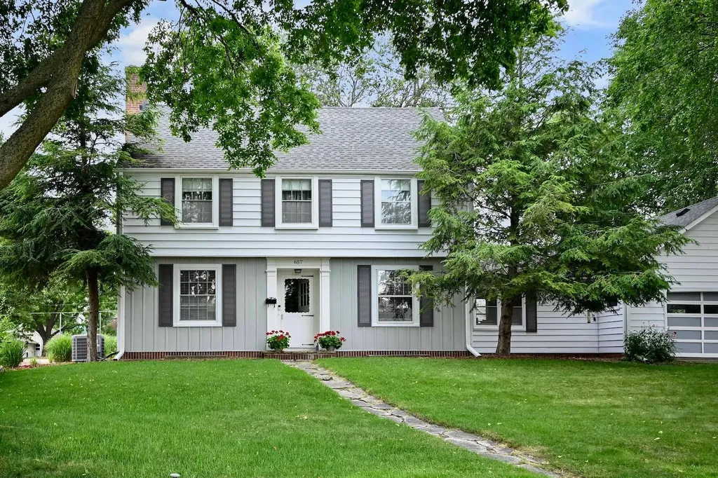 657 Market Street Winona MN 55987