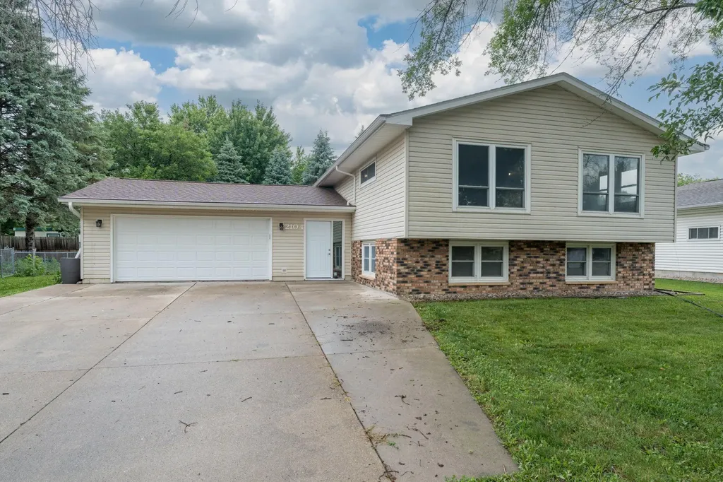 2104 Fair Street Mankato MN 56001