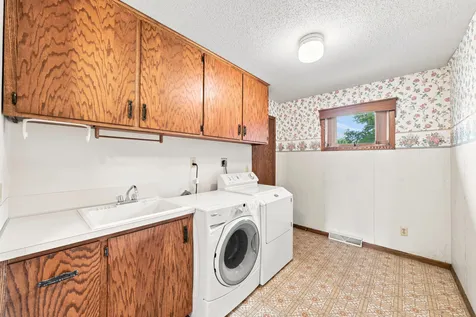 1017 9th Street Gaylord MN 55334