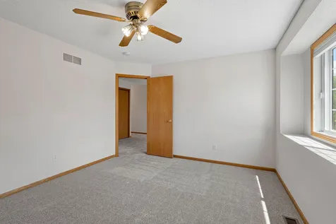 623 Mariner Way Woodbury MN 55129