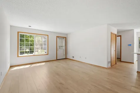 623 Mariner Way Woodbury MN 55129