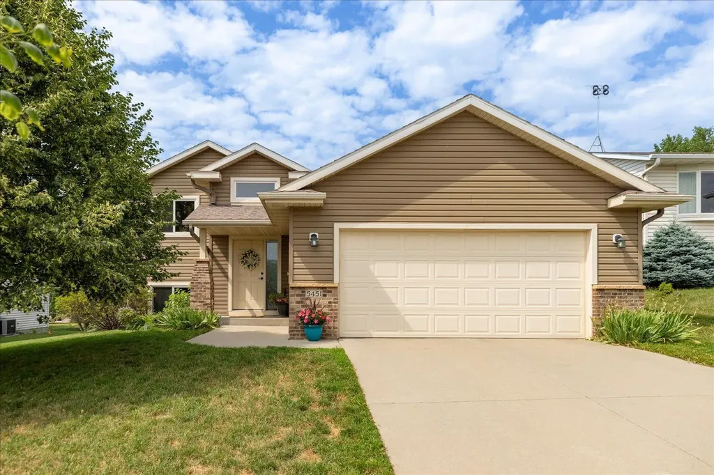 5451 Castleview Drive NW Rochester MN 55901