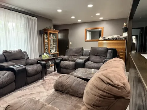 598 Prospect Avenue Windom MN 56101