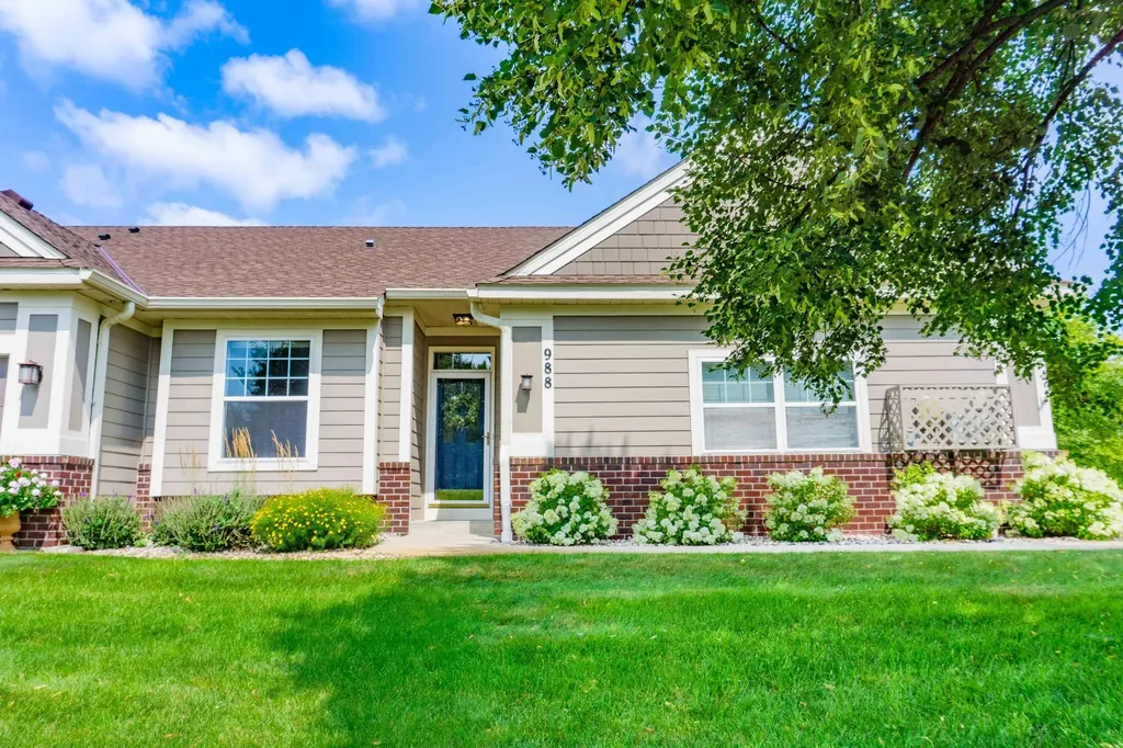 988 Daylily Drive Victoria MN 55386