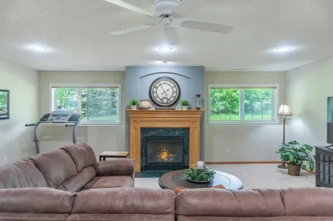 988 Daylily Drive Victoria MN 55386