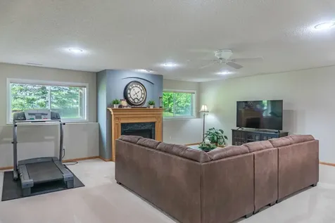 988 Daylily Drive Victoria MN 55386