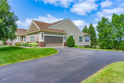 988 Daylily Drive Victoria MN 55386