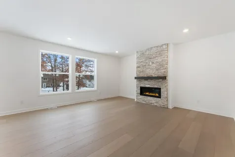 7518 Upper 42nd Street N Oakdale MN 55128