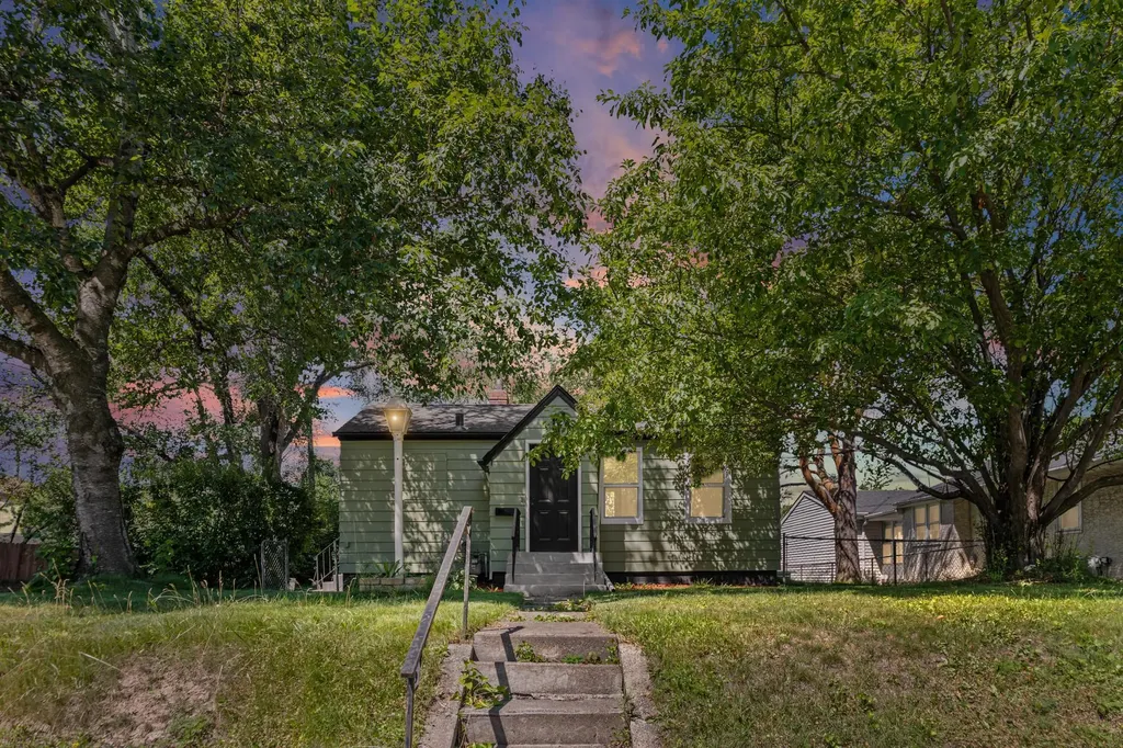 621 White Bear Avenue N Saint Paul MN 55106