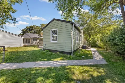621 White Bear Avenue N Saint Paul MN 55106