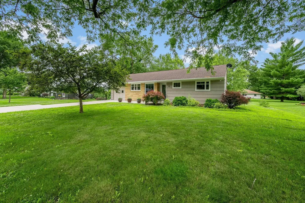 47 Skyline Drive Mankato MN 56001