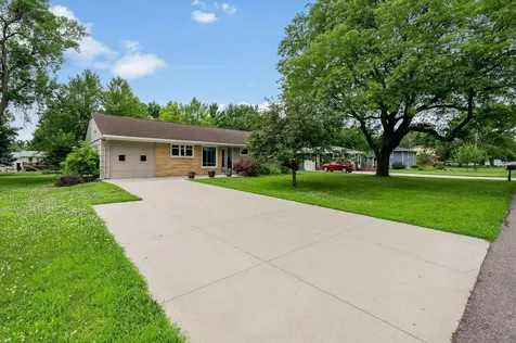 47 Skyline Drive Mankato MN 56001