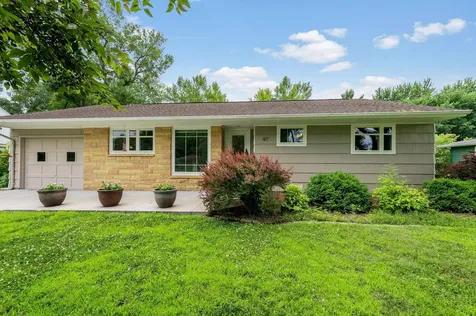 47 Skyline Drive Mankato MN 56001
