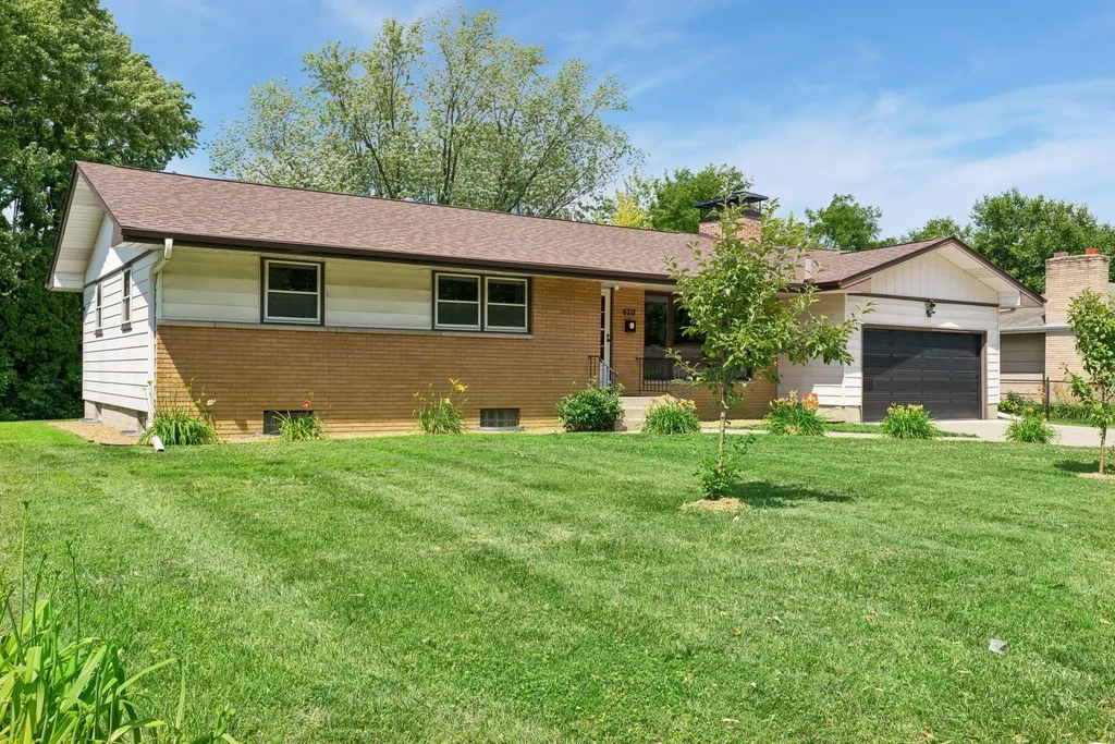6718 36th Avenue N Crystal MN 55427