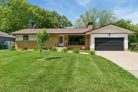 6718 36th Avenue N Crystal MN 55427