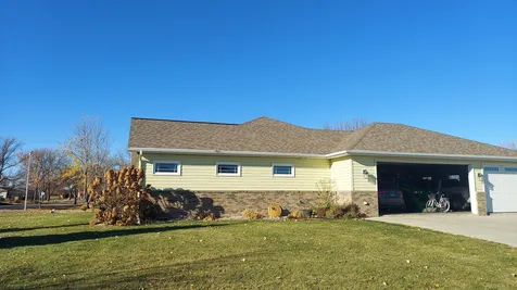 412 5th Avenue SE Hillsboro ND 58045