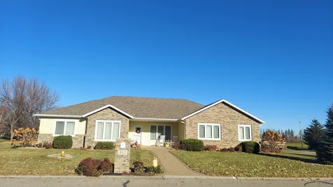 412 5th Avenue SE Hillsboro ND 58045