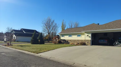 412 5th Avenue SE Hillsboro ND 58045