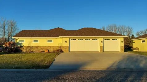 412 5th Avenue SE Hillsboro ND 58045