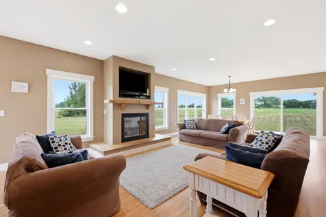 16305 57th Street SE Kindred ND 58051