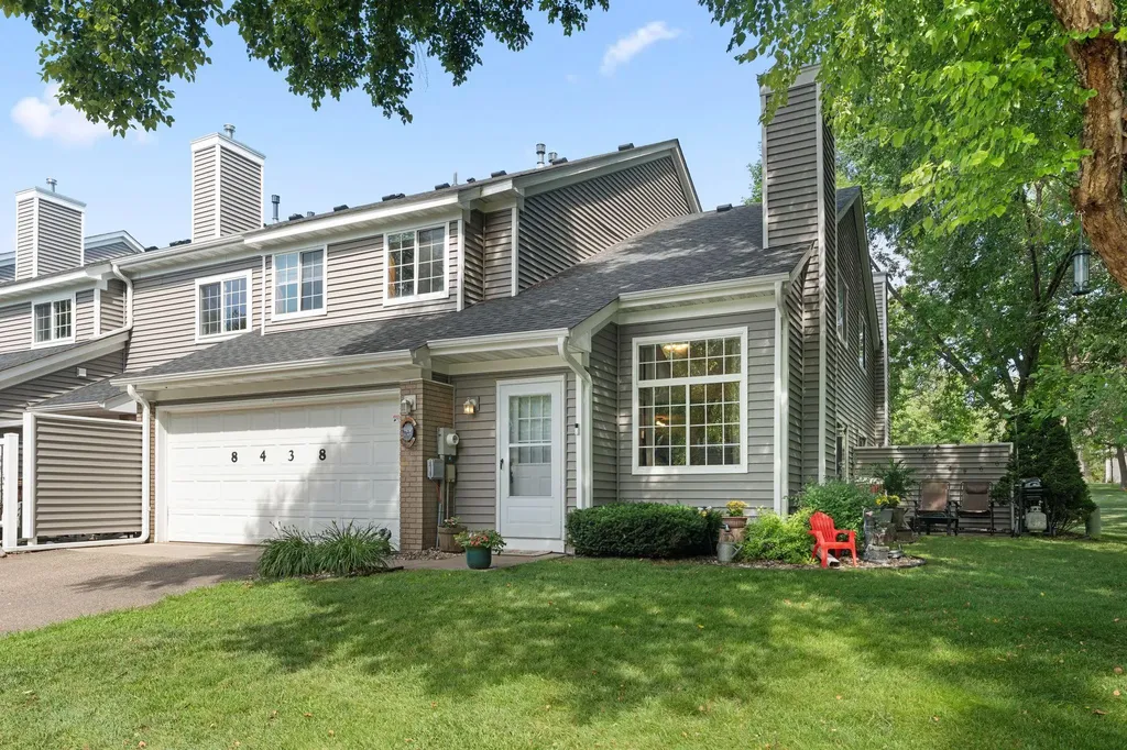 8438 Copperfield Way Inver Grove Heights MN 55076