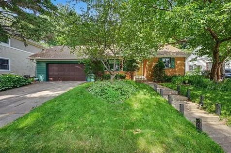 885 Old Lexington Avenue Saint Paul MN 55116
