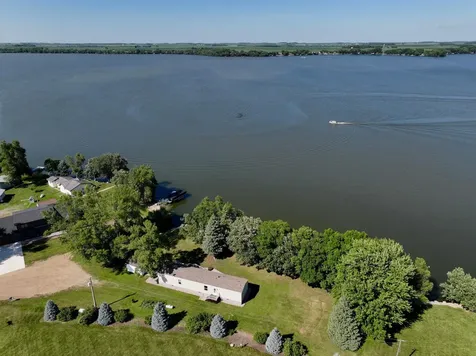 82 Pioneer Trail Garvin MN 56132