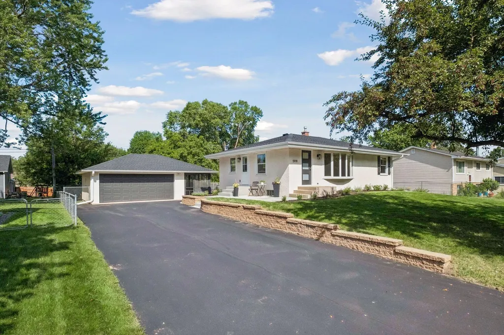 5919 Carlson Street Shoreview MN 55126