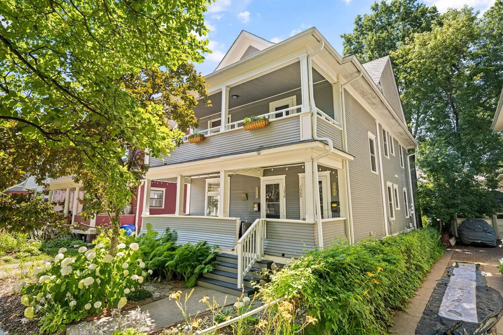 1060 Hague Avenue Saint Paul MN 55104