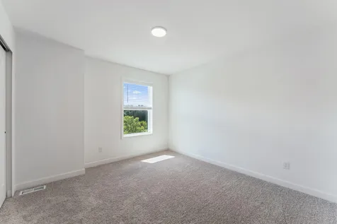 8916 Periwinkle Boulevard Woodbury MN 55129