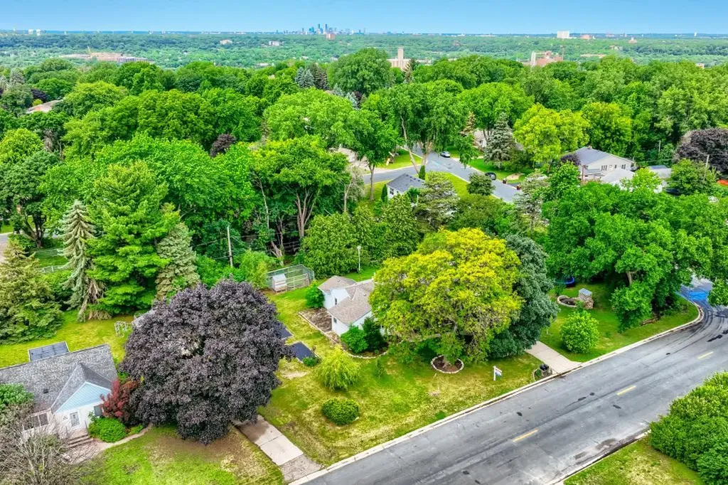 987 Chippewa Avenue Mendota Heights MN 55118