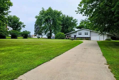 1120 8th Avenue SW Pipestone MN 56164